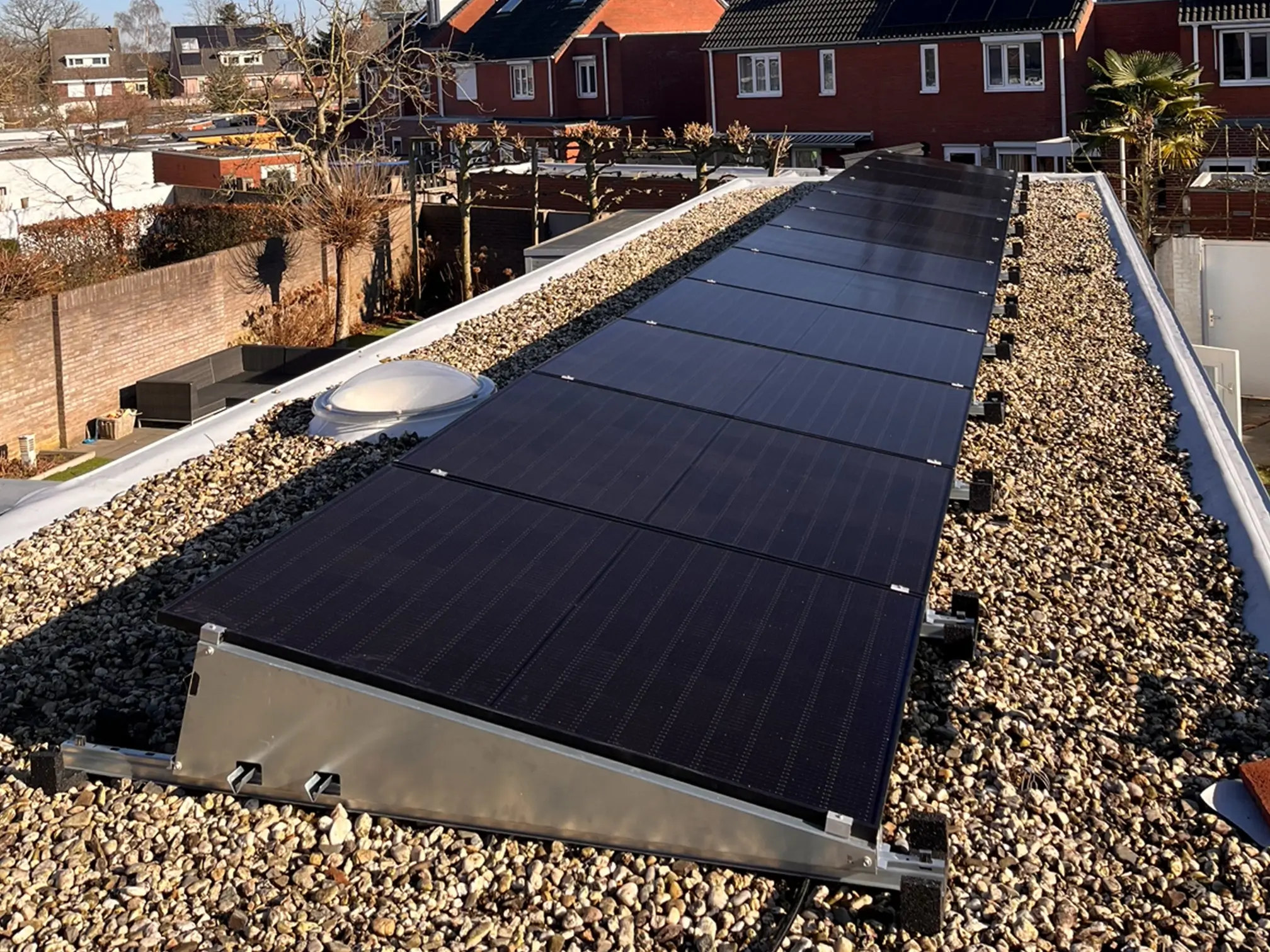 Aanzicht zonnepanelen op het dak / de uitbouw in Nieuwegein