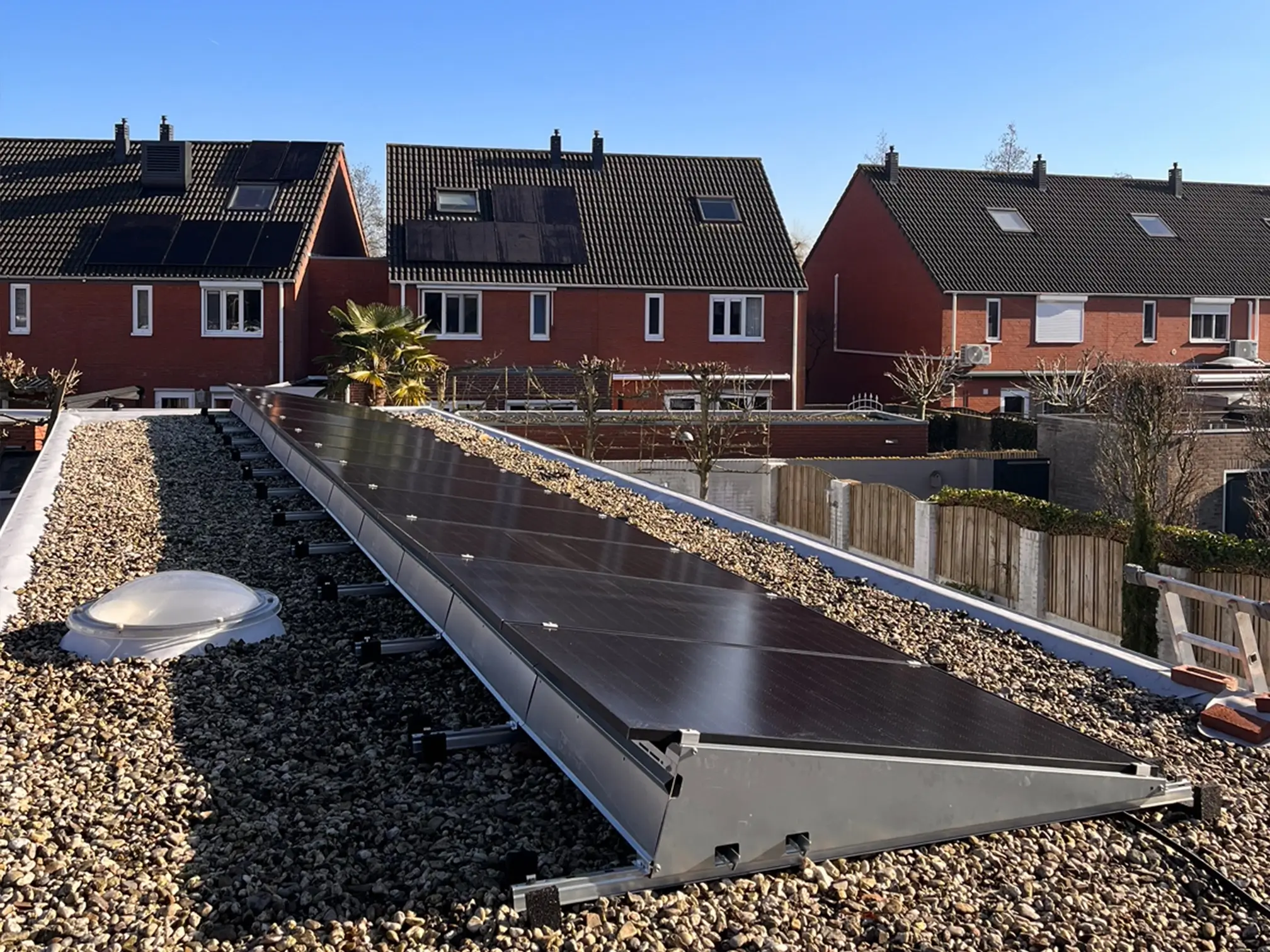 Plaatsing zonnepanelen op uitbouw/schuur in Nieuwegein